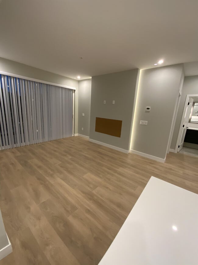 Building Photo - 967 Whirlaway Cres