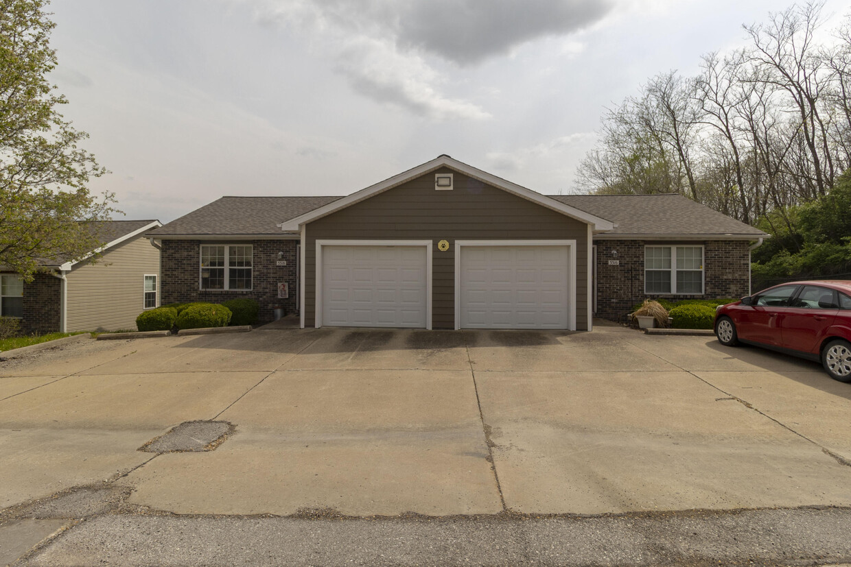 Foto principal - 3318 E St Charles Rd