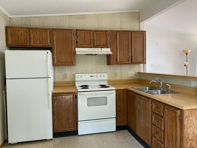 Building Photo - 10 Kris Korner Dr