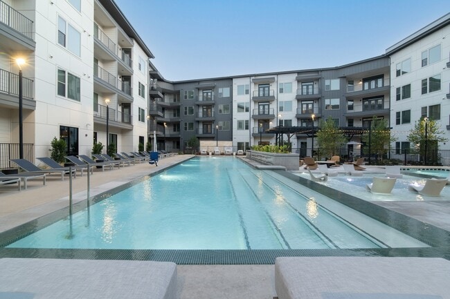Building Photo - Diamond Flats