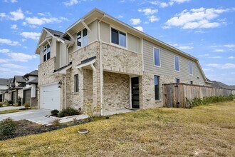 Building Photo - 553 Sand Branch Dr