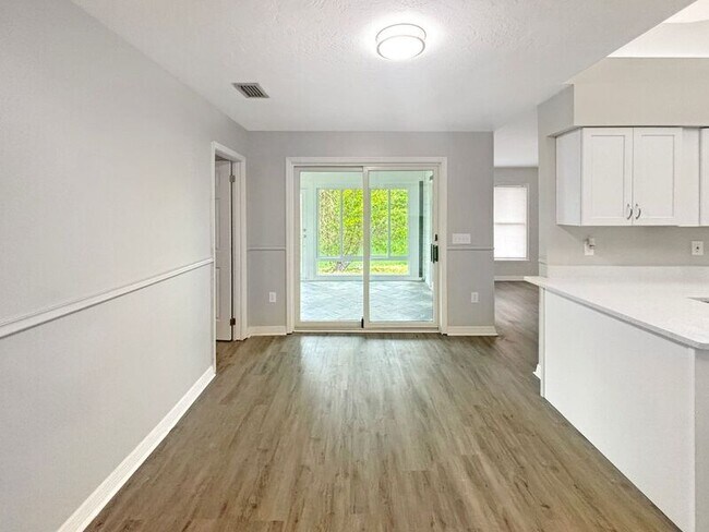 Building Photo - 8321 Brandeis Cir E
