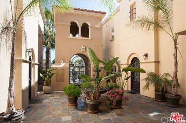 Foto del edificio - 1835 S Barrington Ave