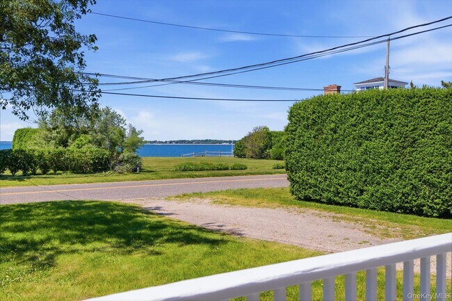 Foto del edificio - 59 Peconic Ave