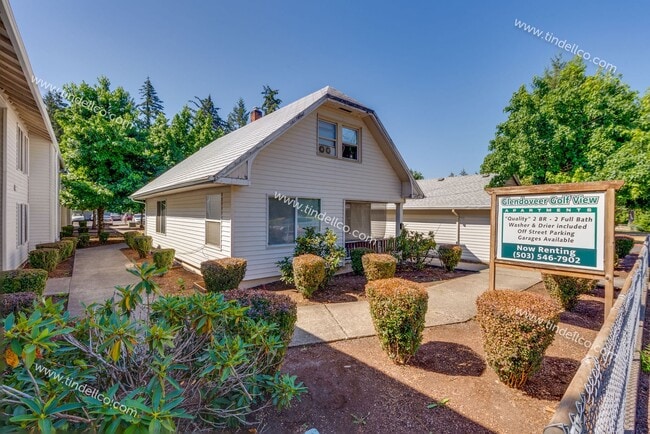 Photo - $500 OFF 2ND MONTH RENT** Spacious Pet-Friendly Top-Floor Unit w/ Parking Included! Apartment