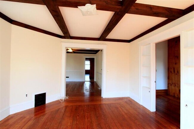 Foto del edificio - 92 Rogers Ave