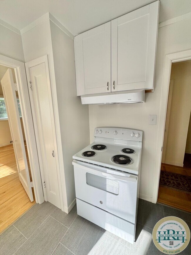 Foto del edificio - Spacious & Bright 2BR|1BA w/ One Garage Pa...