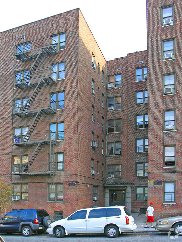 Foto del edificio - 214 East 163 Street