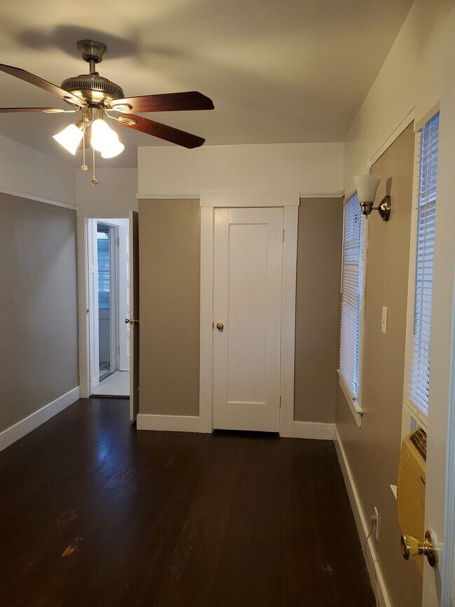 Foto del edificio - T Street 4 Plex