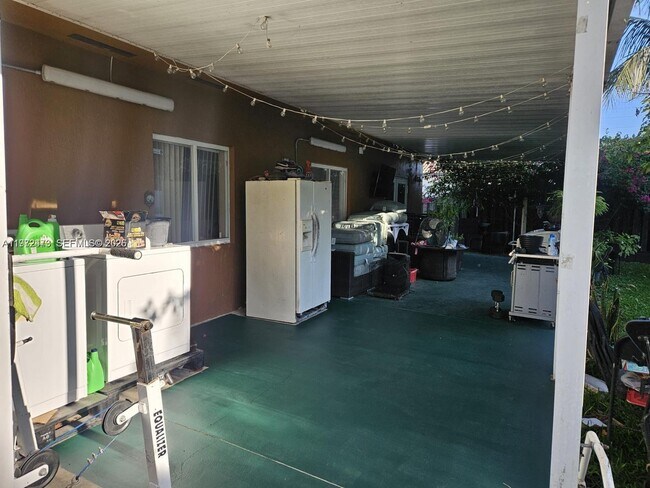 Foto del edificio - 718 SE 12th Ter