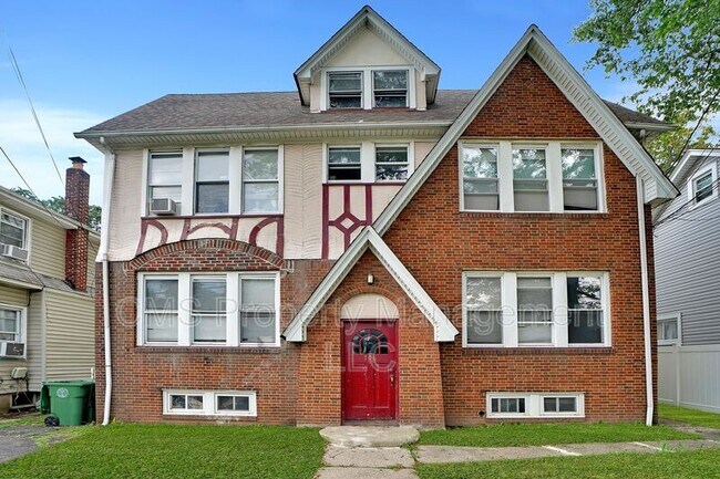 Building Photo - 706 Chestnut St