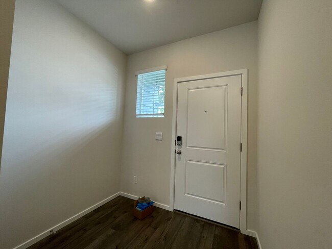 Building Photo - Lovely 3 Bed 2.5 Bath Townhome - Beautiful Rear Deck with a View, A/C, Garage, and Backs to Green...