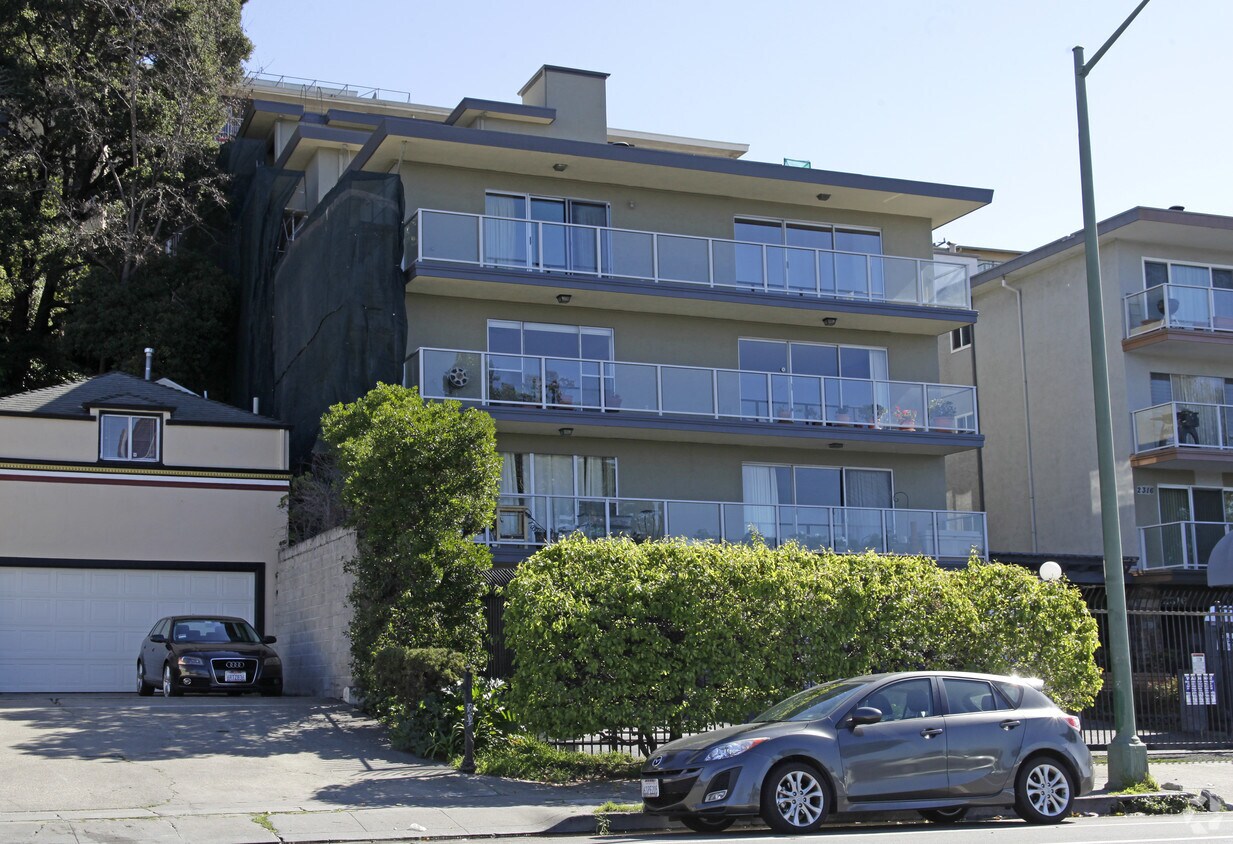 Building Photo - 2316-2324 Lakeshore Ave