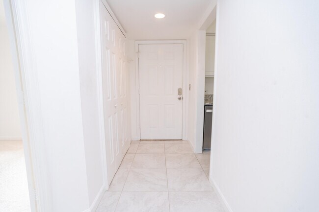 Foto del edificio - 300 Grand Royale Cir