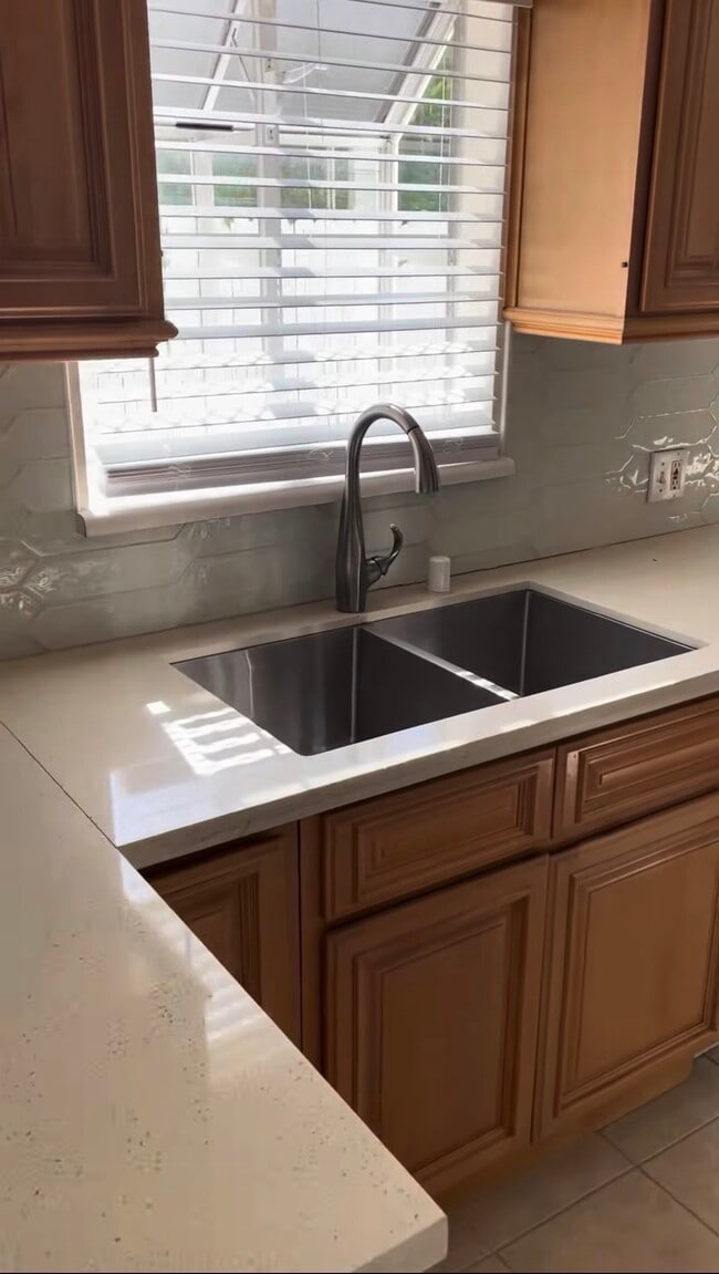 Building Photo - 21920 Galvez St