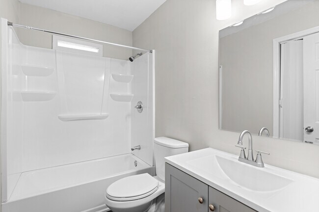 Baño de invitados - 1380 Plaza Ave SW
