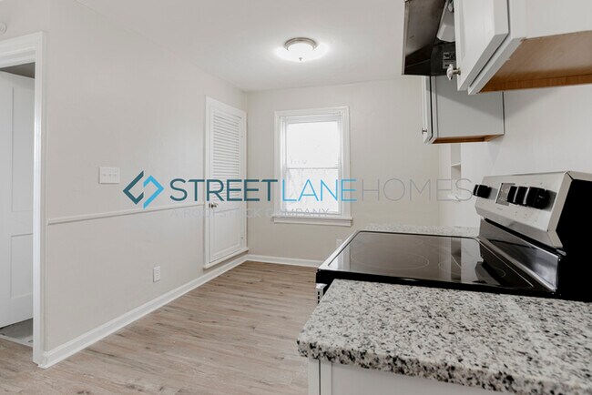 Building Photo - NOW OFFERING $250 OFF THE FIRST FULL MONTH...