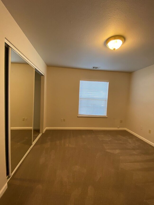 Foto del edificio - 2111-2115 Perkins Way