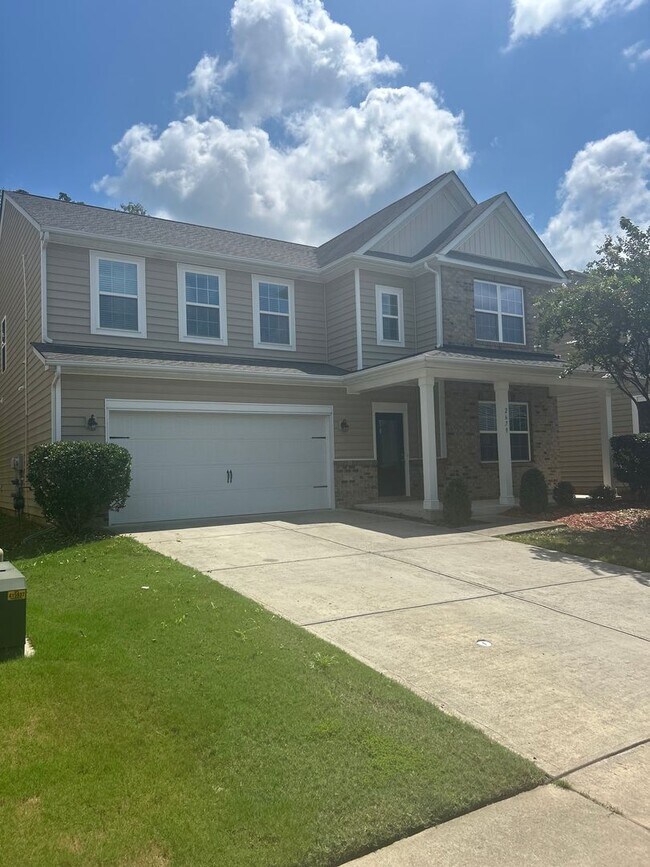 Foto del edificio - Welcome to this move-in ready, spacious ho...
