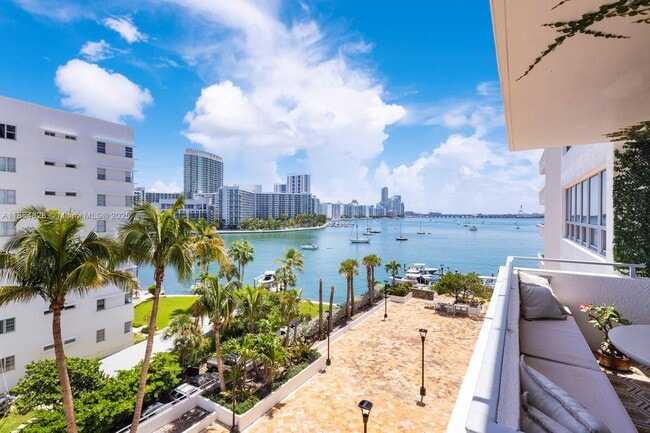 Foto del edificio - 11 Island Ave