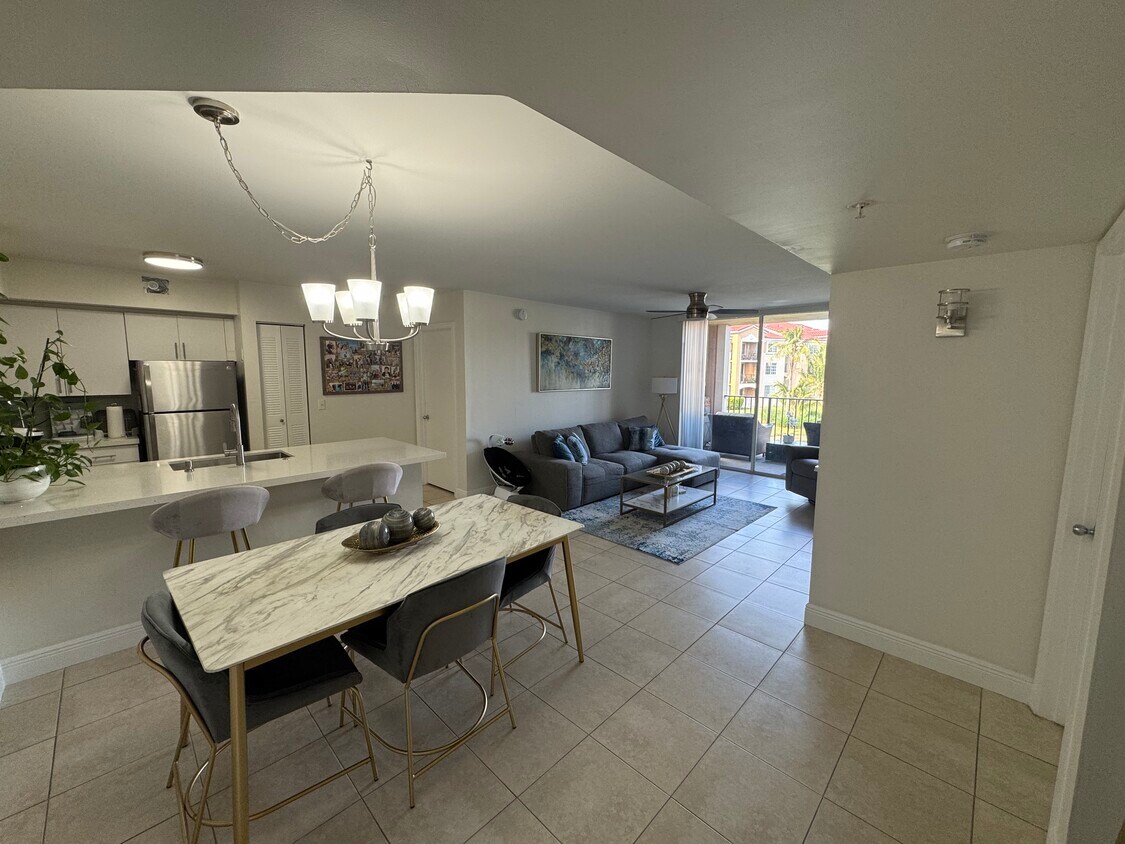 Foto principal - 2163 Renaissance Blvd