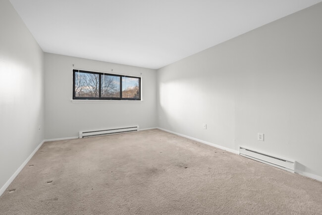 Building Photo - 43 Olcott Dr