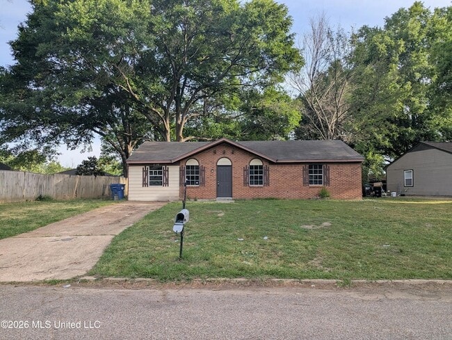 Photo - 2628 Hillcrest Dr House