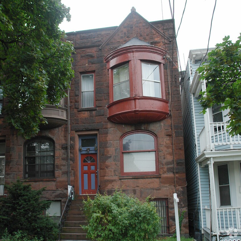 Primary Photo - 253A Western Ave