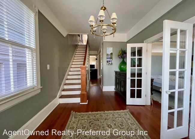 Building Photo - 3 br, 2.5 bath House - 32 1/2 Chapel Street