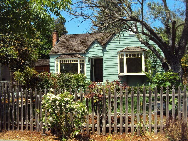 Primary Photo - 1020 California Ave