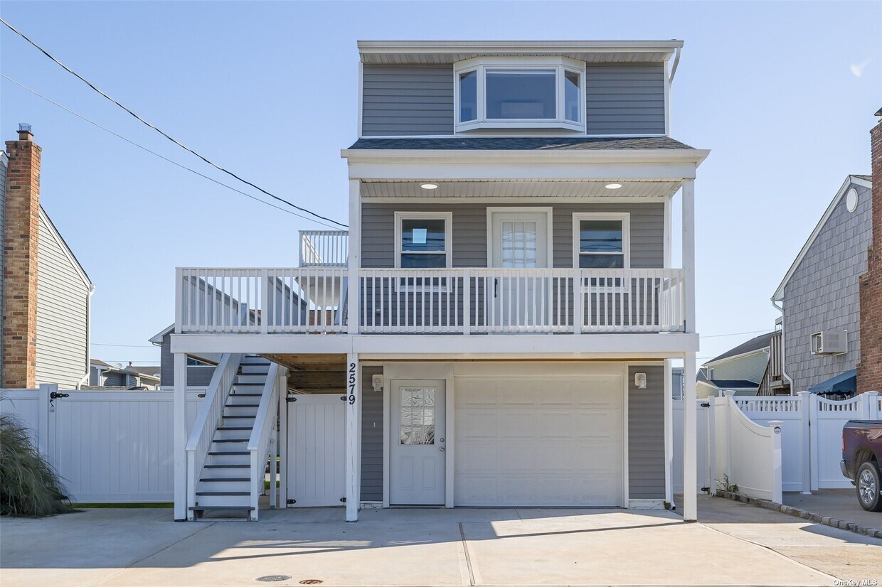 2579 Neptune Ave, Seaford, NY 11783 House Rental in Seaford, NY