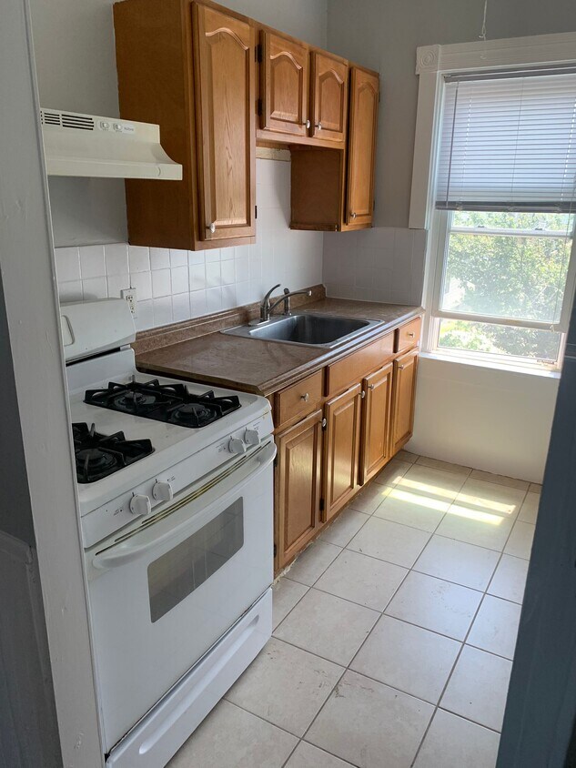 146 Tremont St Unit 3rd, Central Falls, RI 02863 Apartments in