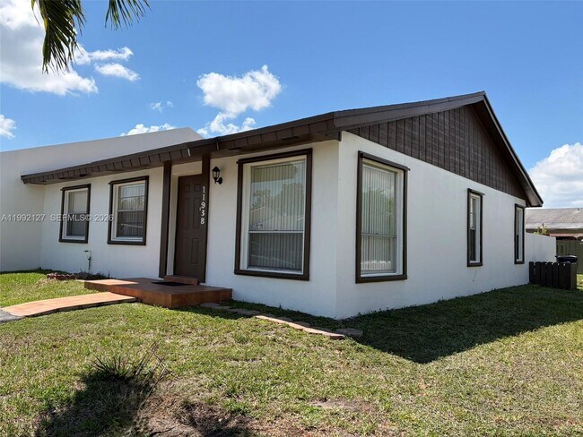 Foto del edificio - 11938 SW 122nd Ct