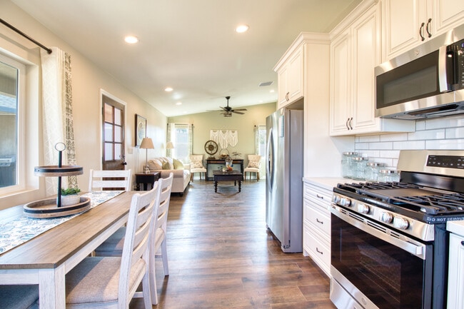 Kitchen & Dining - 15671 Ridgeway Ave