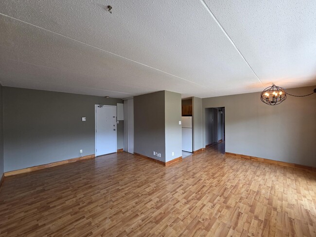 Building Photo - 411 Ellerdale St