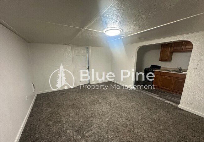 Building Photo - 461 1/2 I Street