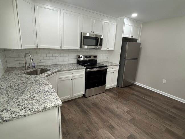 Building Photo - 1001 Rozel Ave