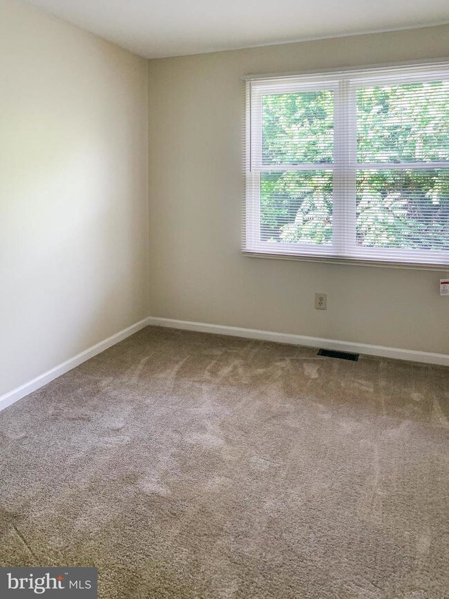 Building Photo - 290 Stone Ridge Dr