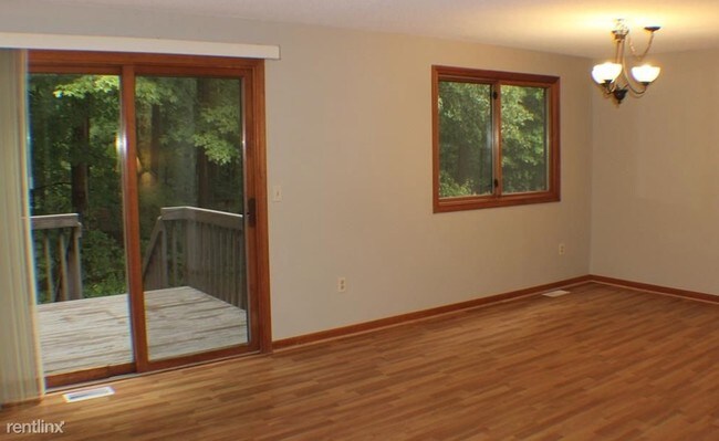Foto del edificio - 18 Oak Forest Dr