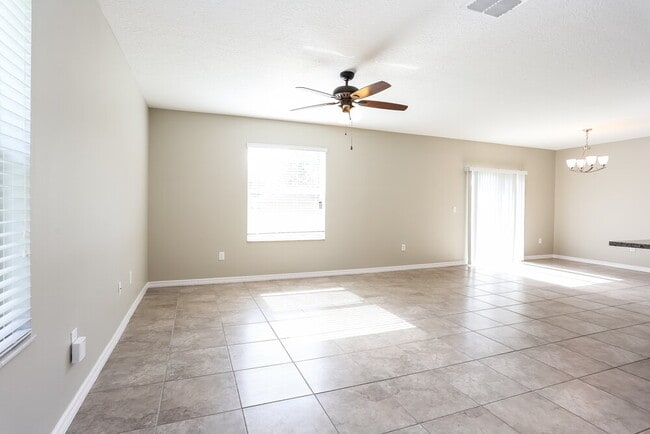 Building Photo - 137 Cascade Bend Dr