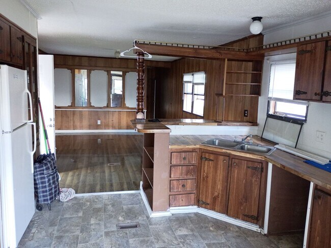 Building Photo - 2 Bedroom 2 Bathroom Community Mobile Home