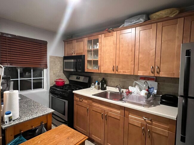 Kitchen - 72 Clark Ct