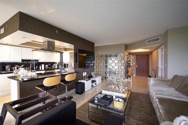 Foto del edificio - 7000 Island Blvd