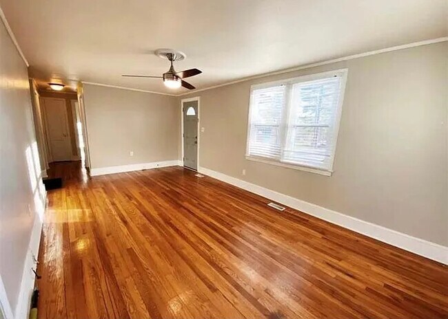 Building Photo - 1307 Bolt Dr