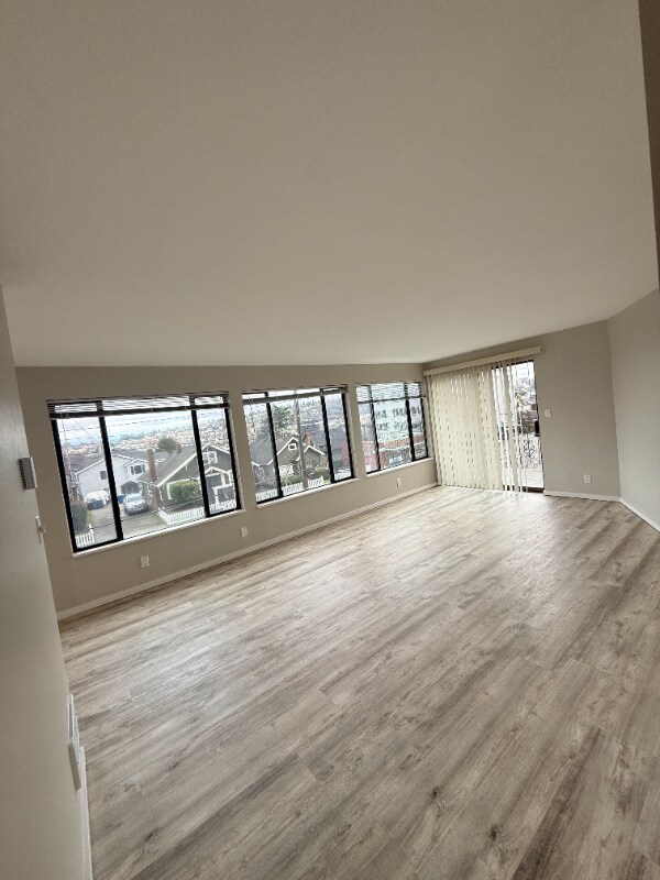 Foto del edificio - 2117 Dexter Ave N