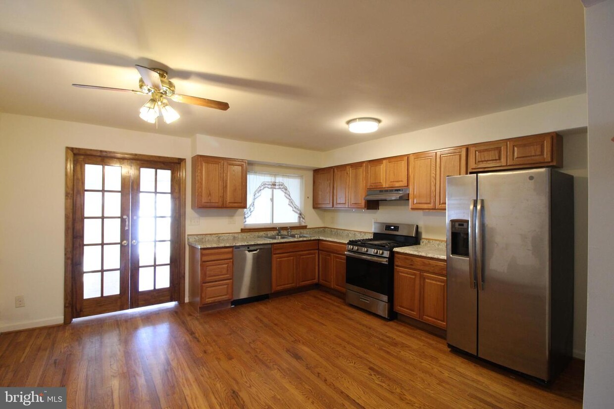 Primary Photo - 832 Mildred Ave