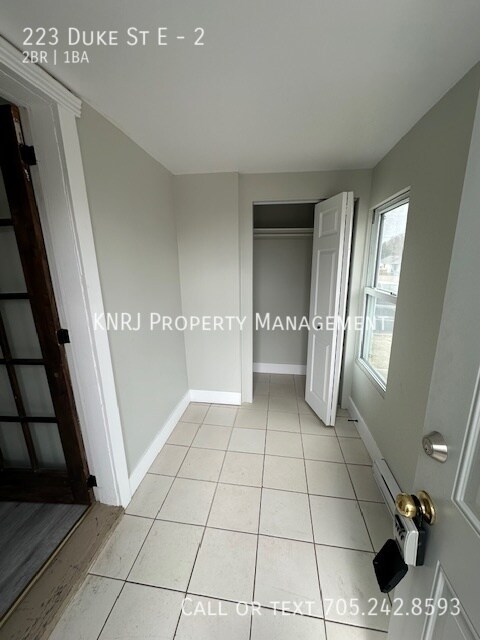 Photo du bâtiment - Two Bedroom Basement Apartment