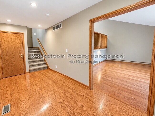 Foto del edificio - 7205 Forest Brook Blvd