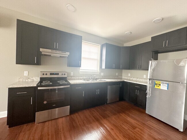 Foto del edificio - 5214 Donlyn Ln