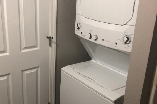 Washer/Dryer - 4007 Southlawn Rd